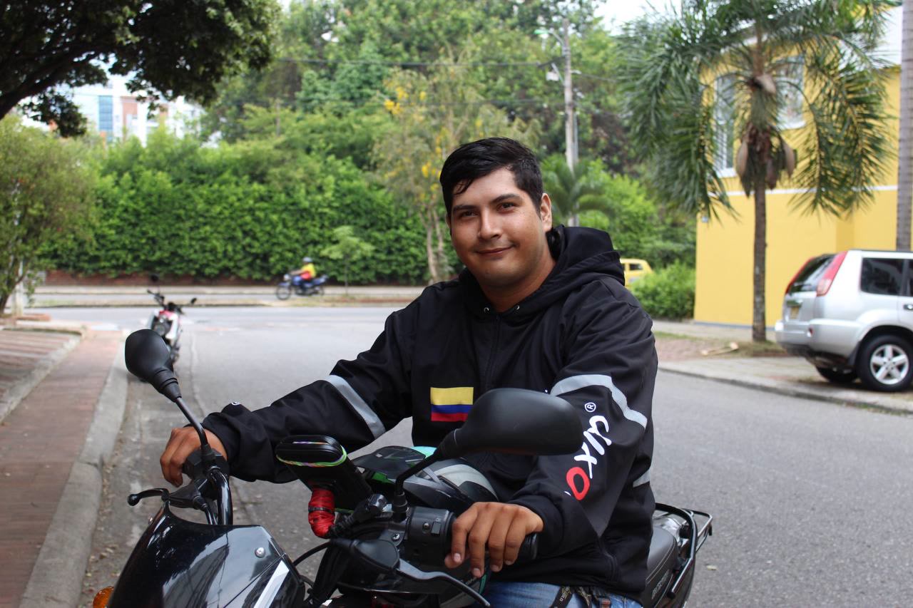 Conductores de Moto en Colombia Ganan Hasta 2 Veces Más del Salario Mínimo