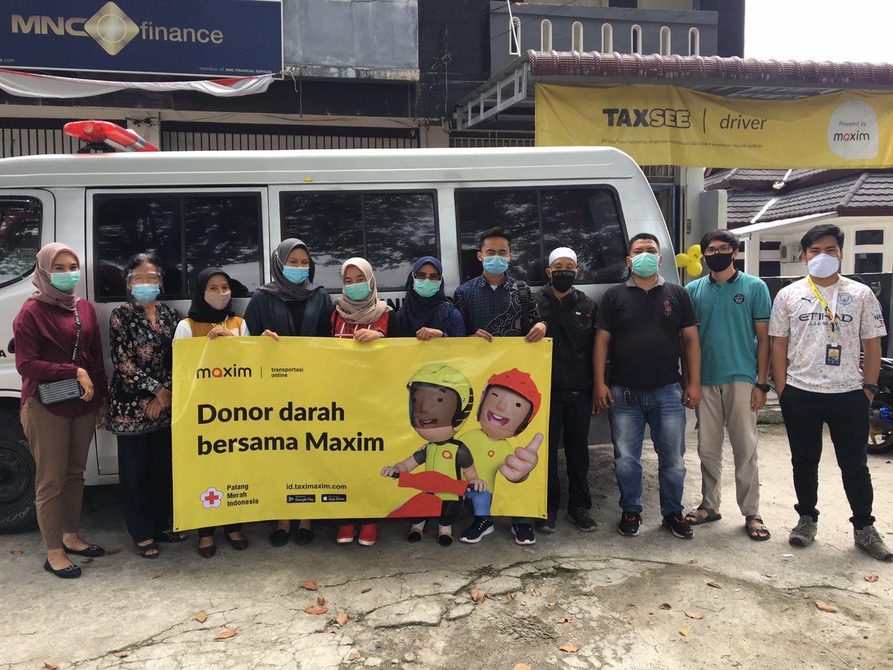 Para Pengemudi Layanan “Maxim” di Padang Mendonorkan Darah untuk Palang Merah Indonesia