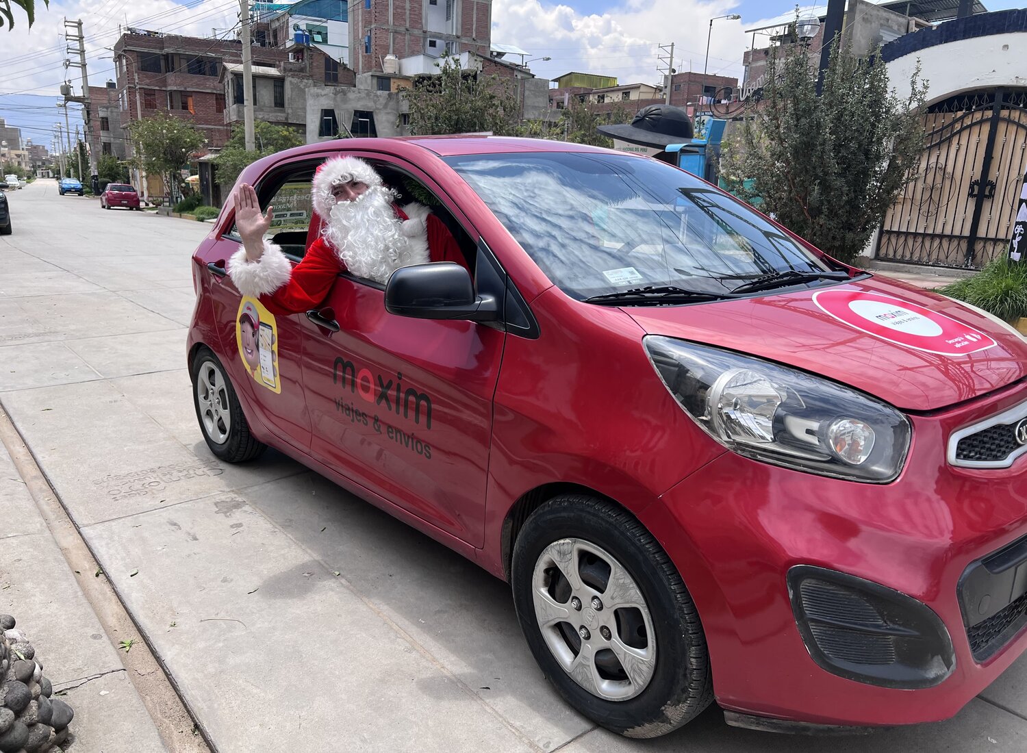 Papá Noel llegó a Chimbote y Huancayo con Viajes Gratis