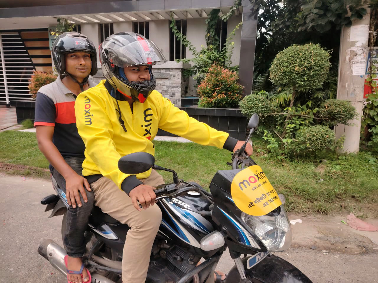 এশিয়ান জায়ান্ট ম্যাক্সিম রাইডস অ্যান্ড ডেলিভারি বাংলাদেশে ৫০ টাকা থেকে রাইড চালু করেছে।