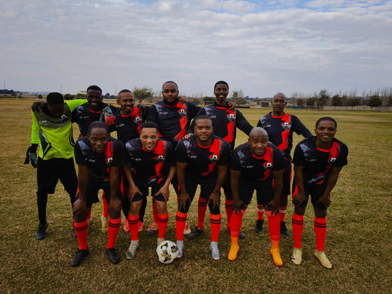Maxim ride-hailing & delivery service supports football development in Bloemfontein and provides players with uniform