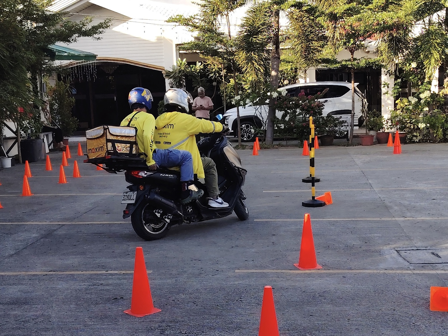 Maxim Launches Motorcycle Taxi Service in Batangas City