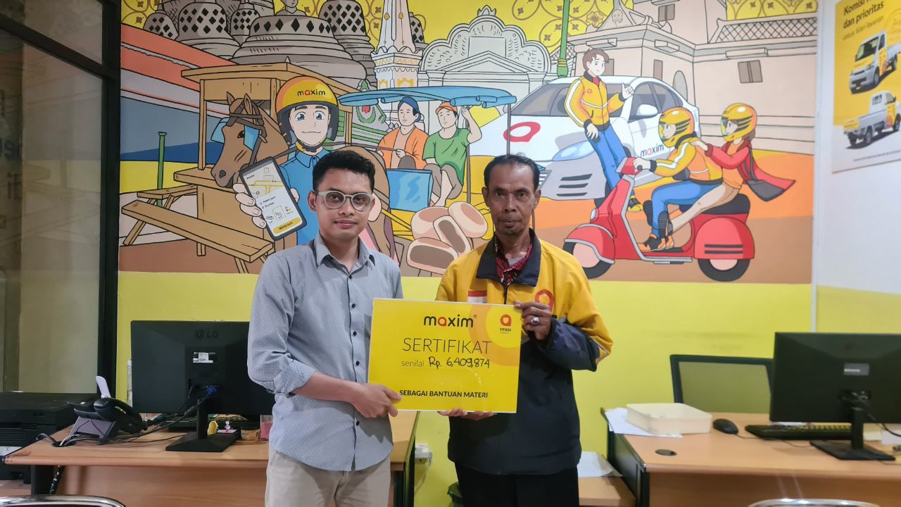 YPSSI Berikan Dukungan Senilai Lebih Dari Rp6 Juta ke Pengemudi Maxim yang Alami Insiden di Yogyakarta