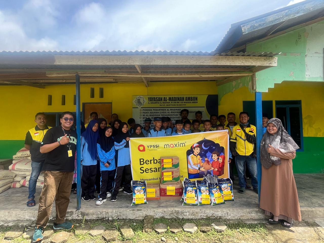 Maxim Salurkan Santunan Anak Yatim di Ambon, Maknai Ramadan dengan Berbagi