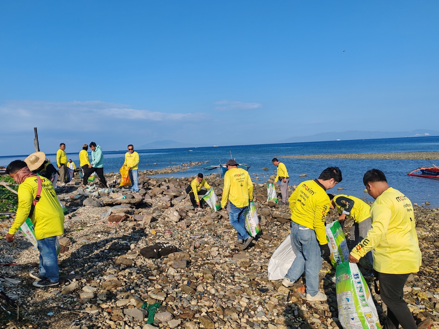 Maxim Lead Coastal Clean-Up Drive in Celebration of Earth Day