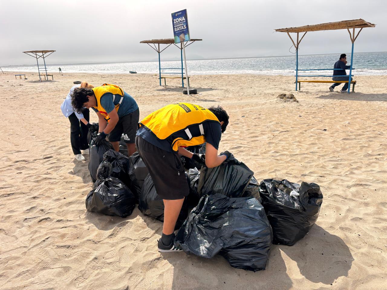 Maxim impulsa jornadas de limpieza en distintas ciudades del Perú por el Día de la Tierra