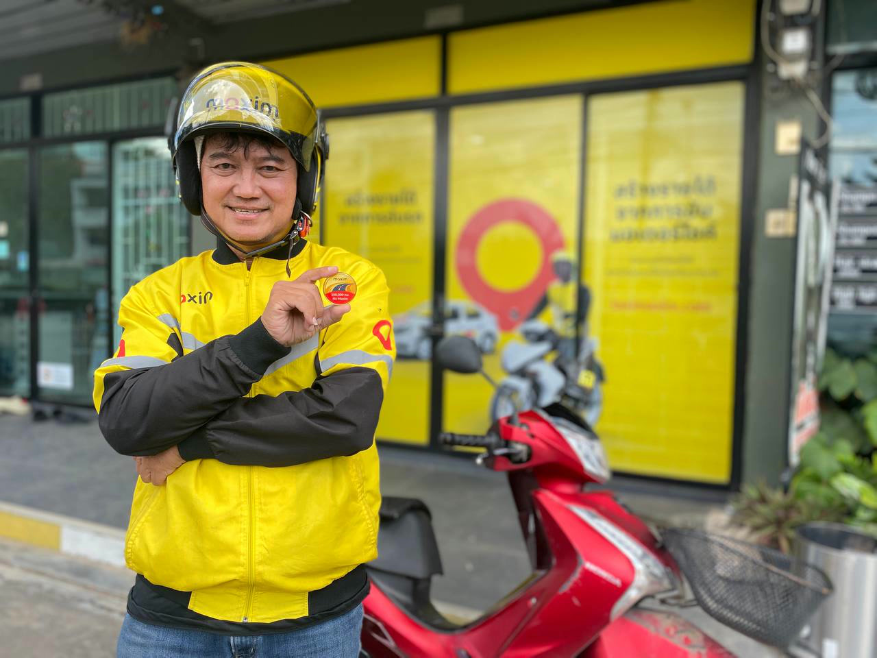 จากวิกฤตเศรษฐกิจสู่โอกาสใหม่: ฉัตรชัย วัย 59 ปี กับเส้นทาง 10,000 กม. บนแพลตฟอร์ม Maxim