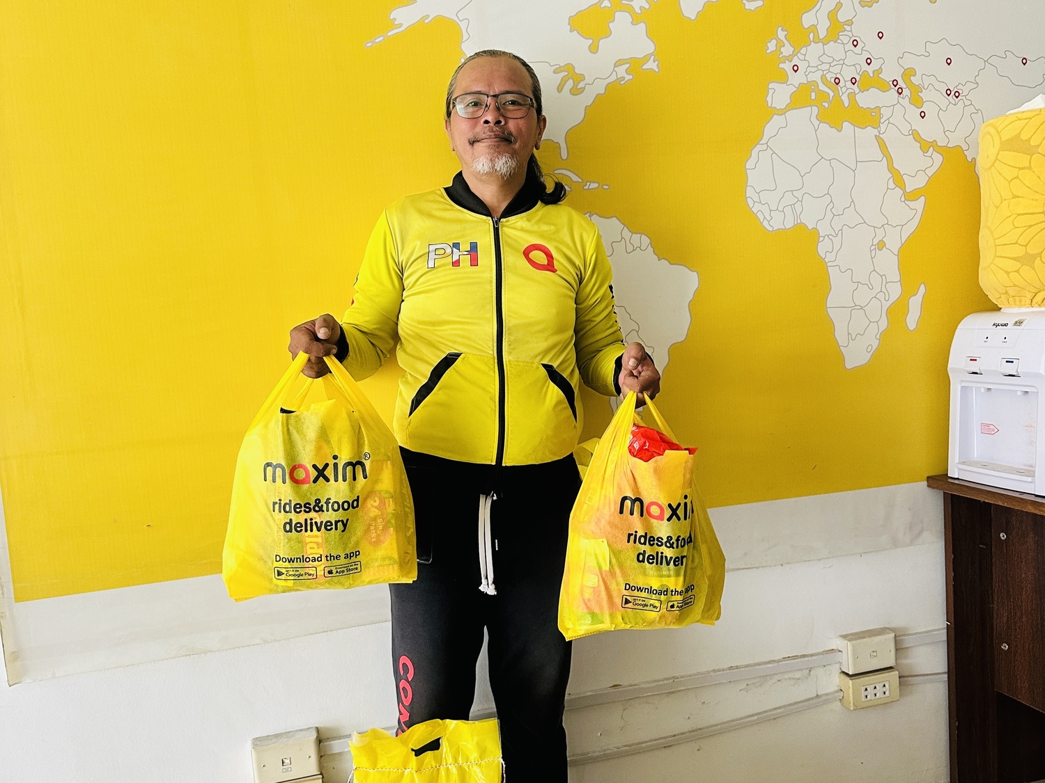 Maxim Rides & Food Delivery Recognizes Driver-Partner for Helping Student
